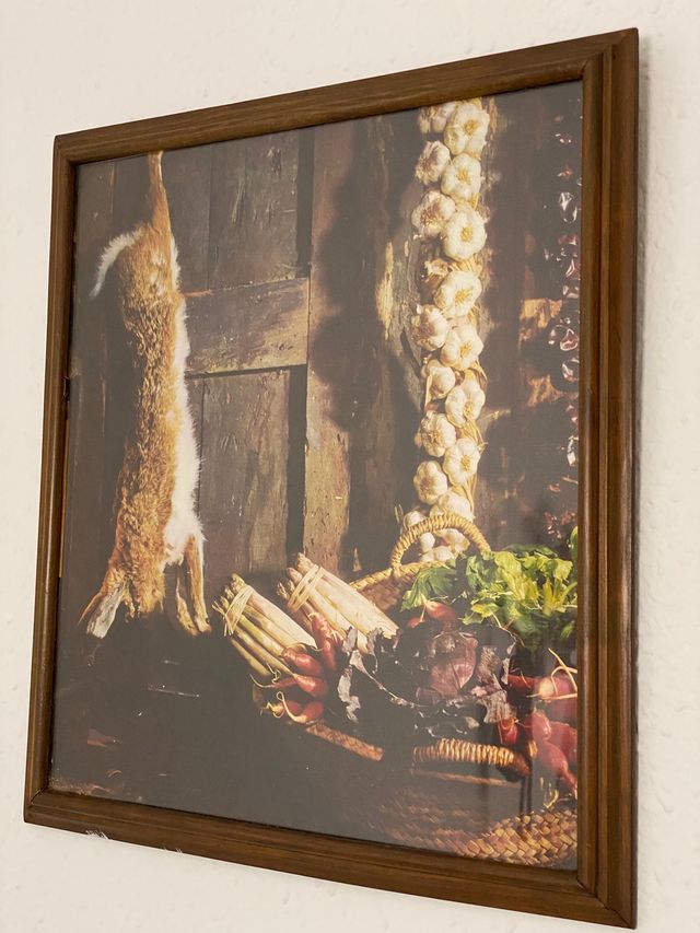 Hermosa pintura sobre la cocina.