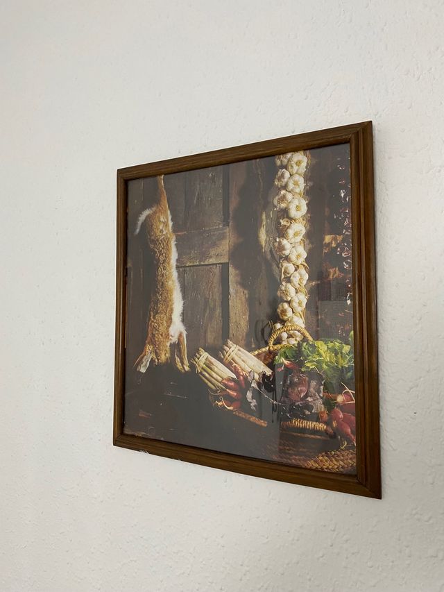 Hermosa pintura sobre la cocina.