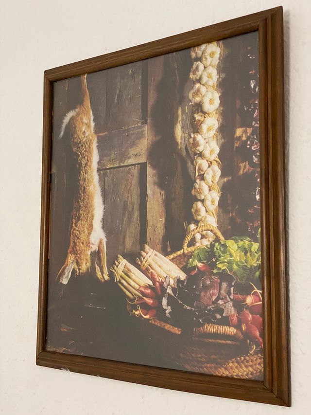 Hermosa pintura sobre la cocina.