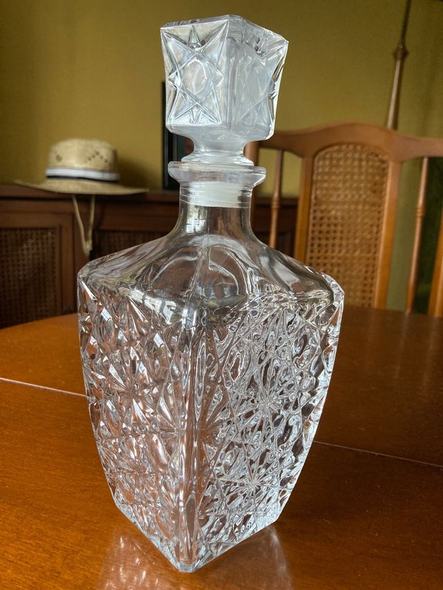 Licorera de cristal tallado