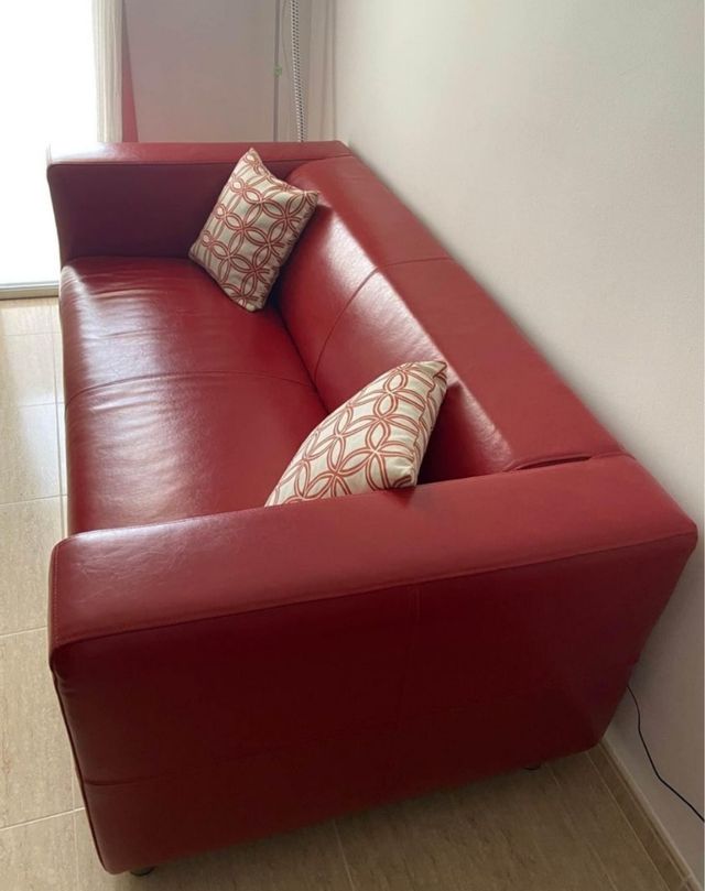 Sofá de sky rojo de segunda mano por 150 EUR en Inca en WALLAPOP