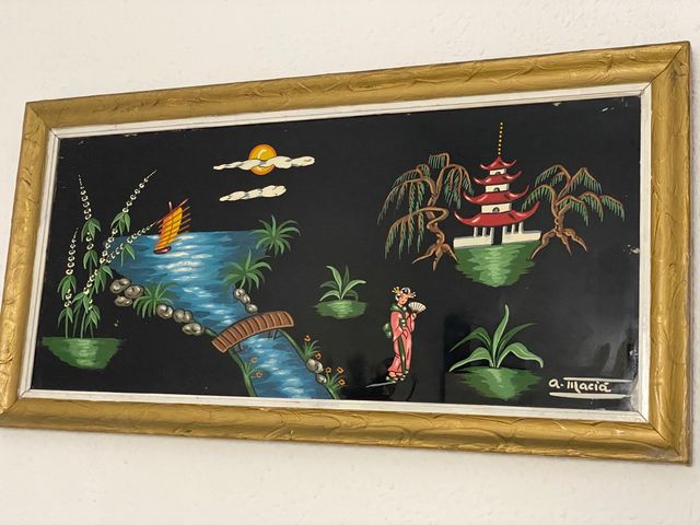 Una pintura de un río pintada sobre vidrio