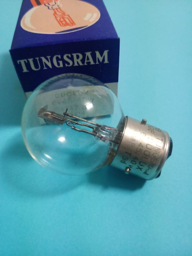 Lámpara - bombilla coche Tungsram 1747 B. Sin usar