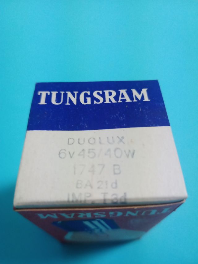 Lámpara - bombilla coche Tungsram 1747 B. Sin usar