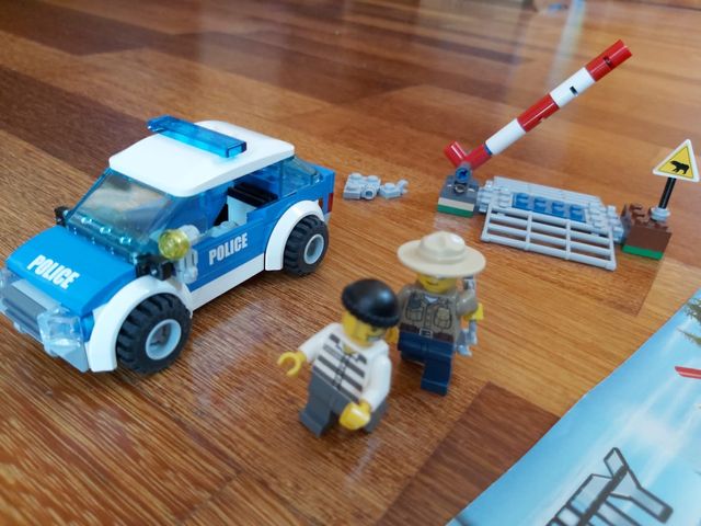 Leto city 4436: coche patrulla