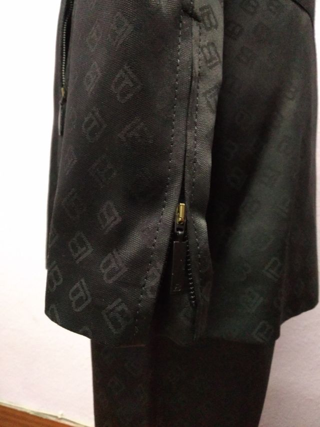 Traje Pantalón Negro con Letras Laura Biagiotti