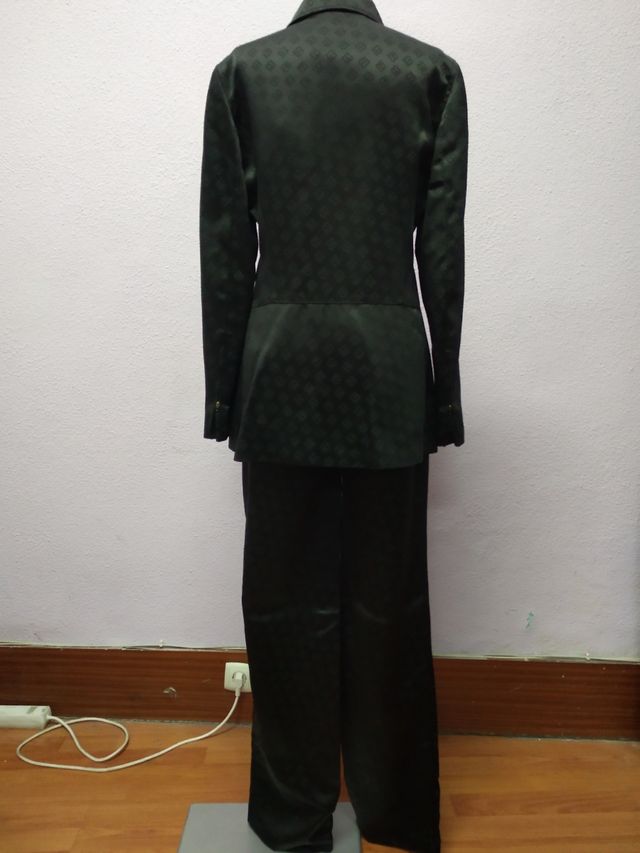 Traje Pantalón Negro con Letras Laura Biagiotti