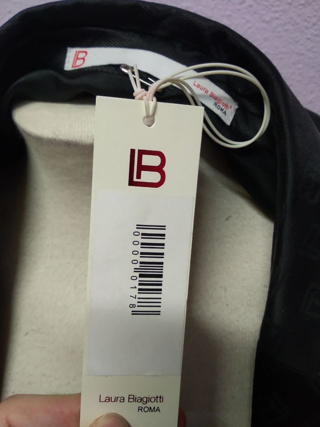 Traje Pantalón Negro con Letras Laura Biagiotti