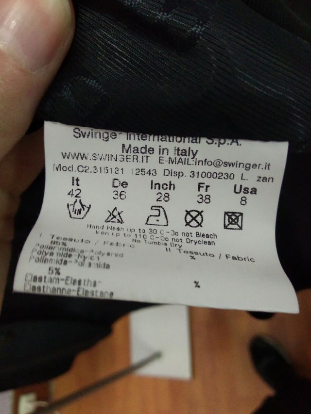 Chaqueta Negra con Letras Laura Biagiotti