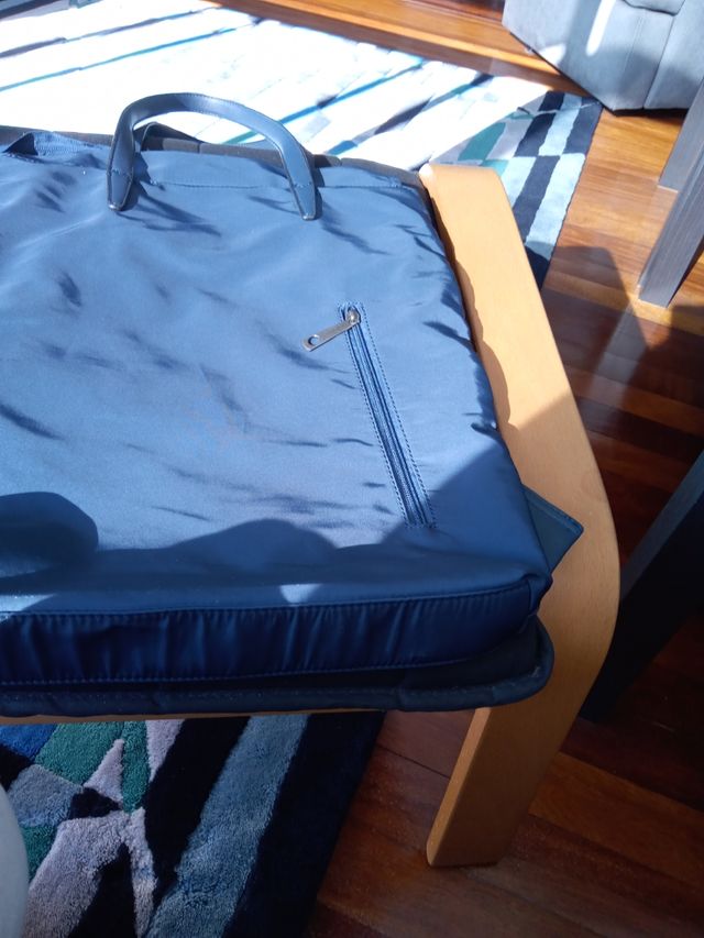 bolso azul, muy ligero