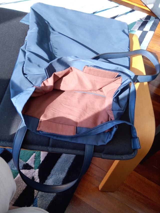 bolso azul, muy ligero