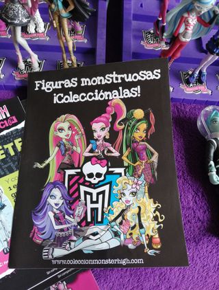 LOTE COLECCIÓN 29 MONSTER HIGH + PEANAS + BASES...