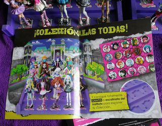 LOTE COLECCIÓN 29 MONSTER HIGH + PEANAS + BASES...