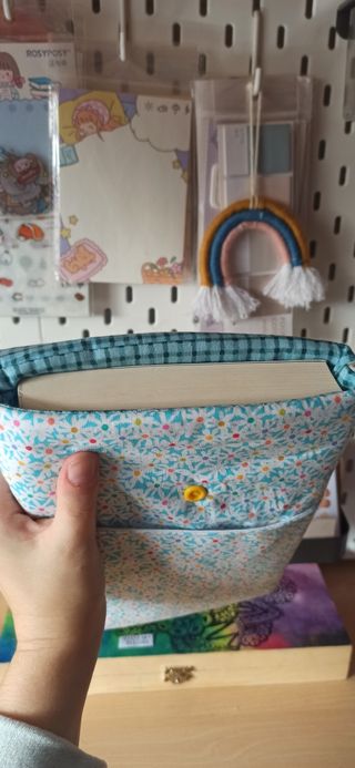 Funda de libro de margaritas hecho a mano