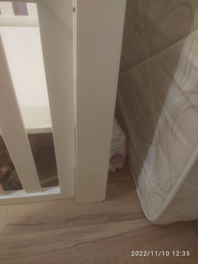 cuna madera  + colchón 130x73 y 94 de alto