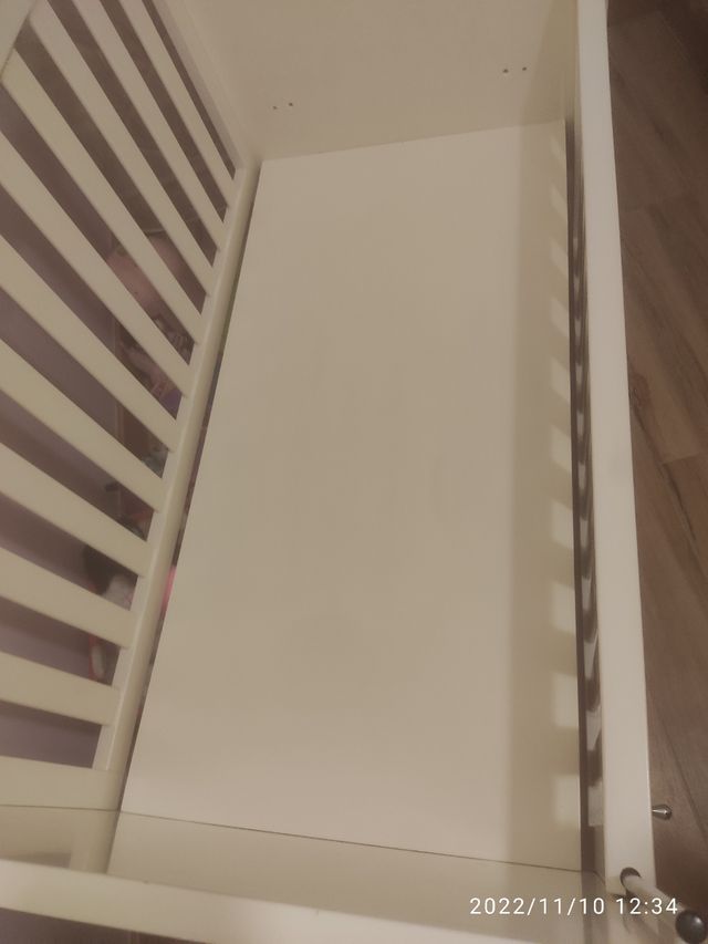 cuna madera  + colchón 130x73 y 94 de alto