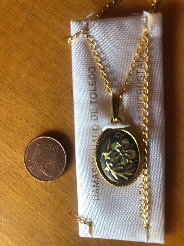 Colgante de damasquinado