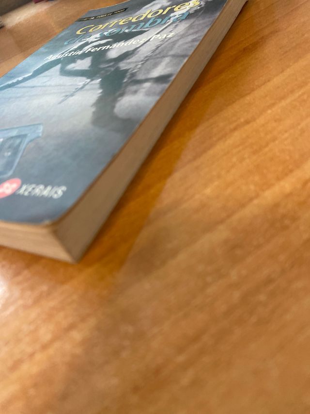 Corredores de sombra, Agustin Fernández Paz