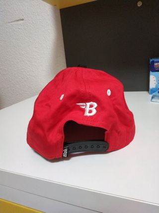 Gorra roja plana Blok