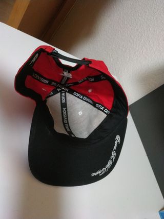 Gorra roja plana Blok