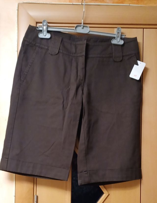 bermudas marrón