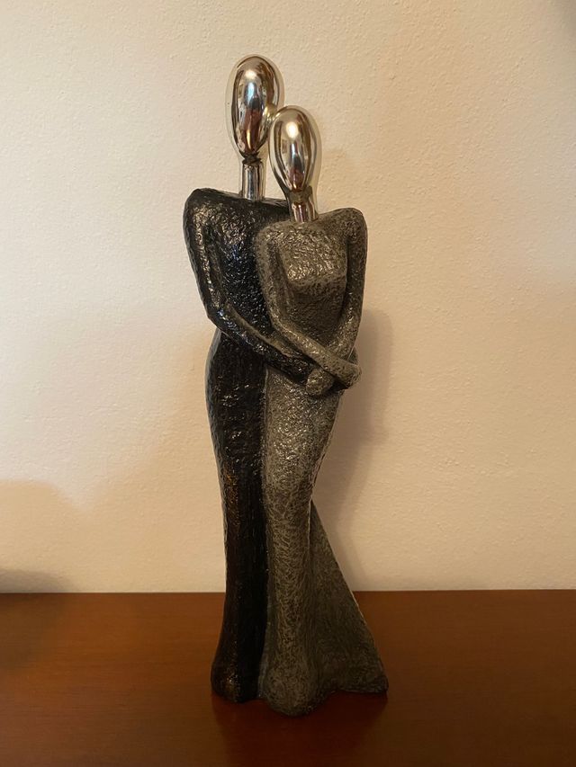 Statuetta coppia innamorata.