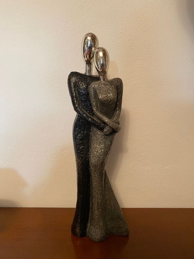 Statuetta coppia innamorata.