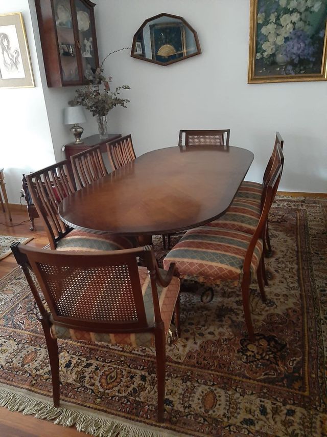 Mesa de comedor de madera maciza