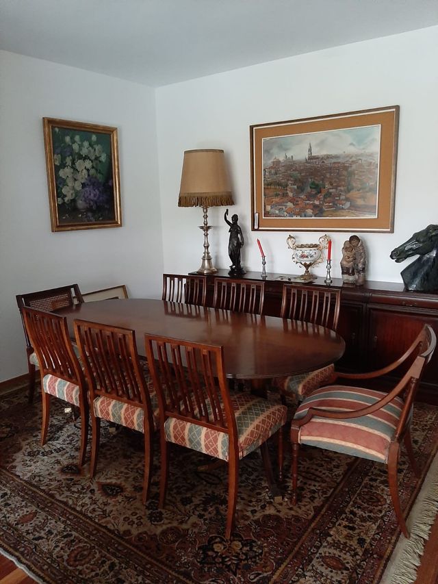 Mesa de comedor de madera maciza