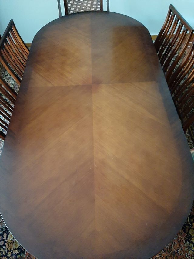 Mesa de comedor de madera maciza