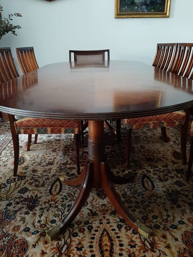 Mesa de comedor de madera maciza