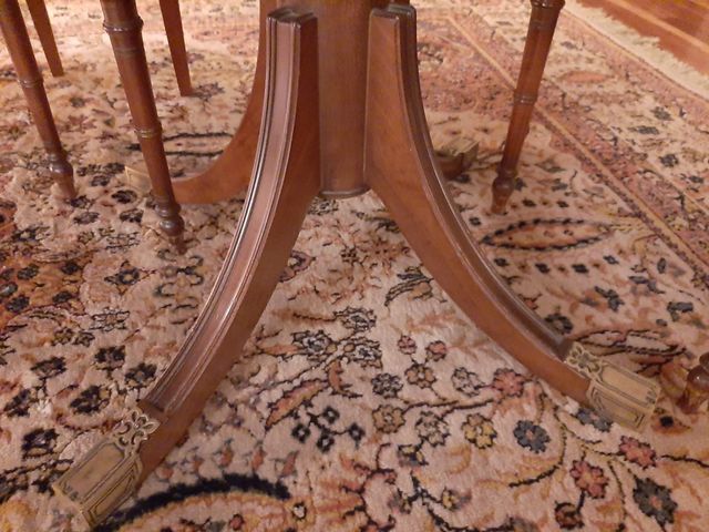 Mesa de comedor de madera maciza