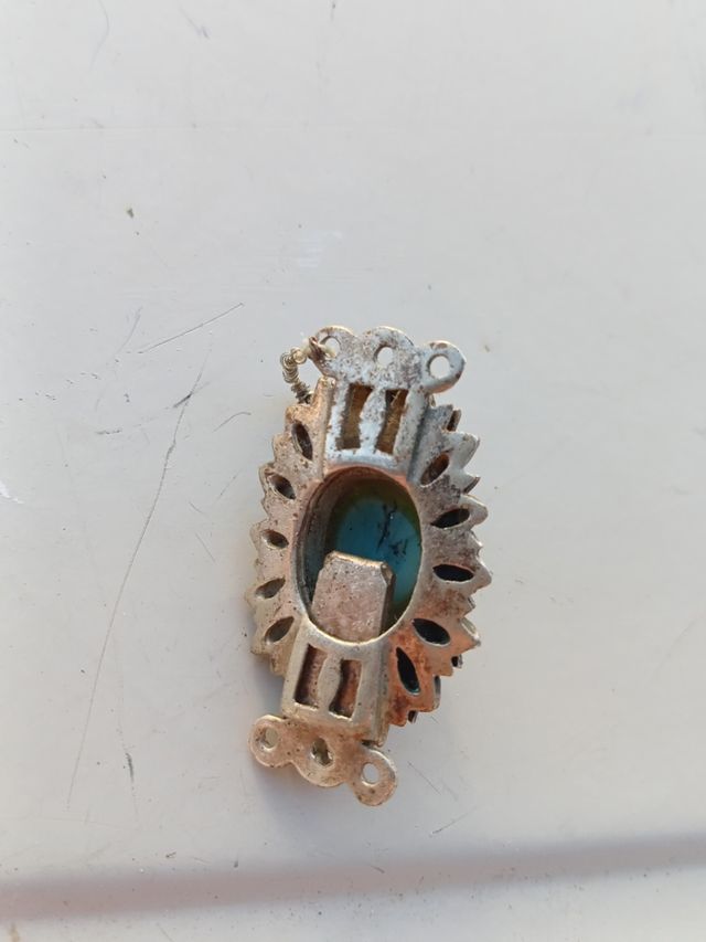 un solo pendiente Plata vieja