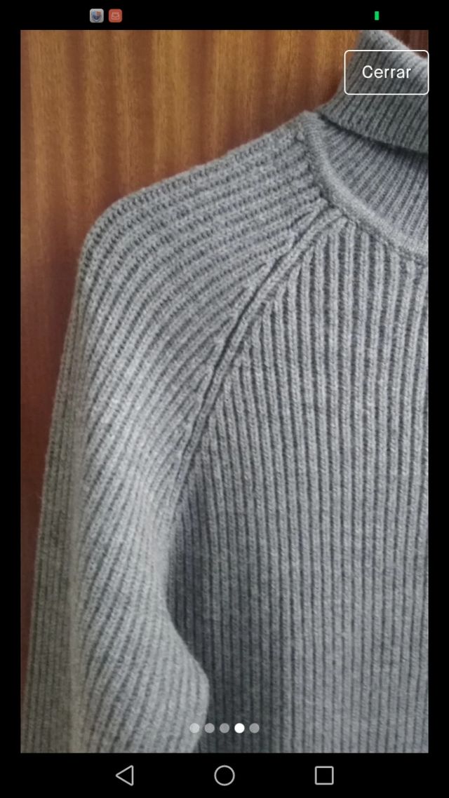 Jersey de cuello alto de color gris