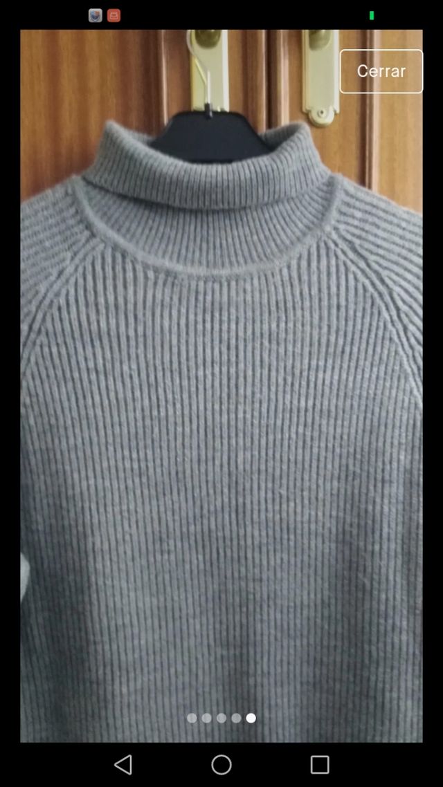 Jersey de cuello alto de color gris