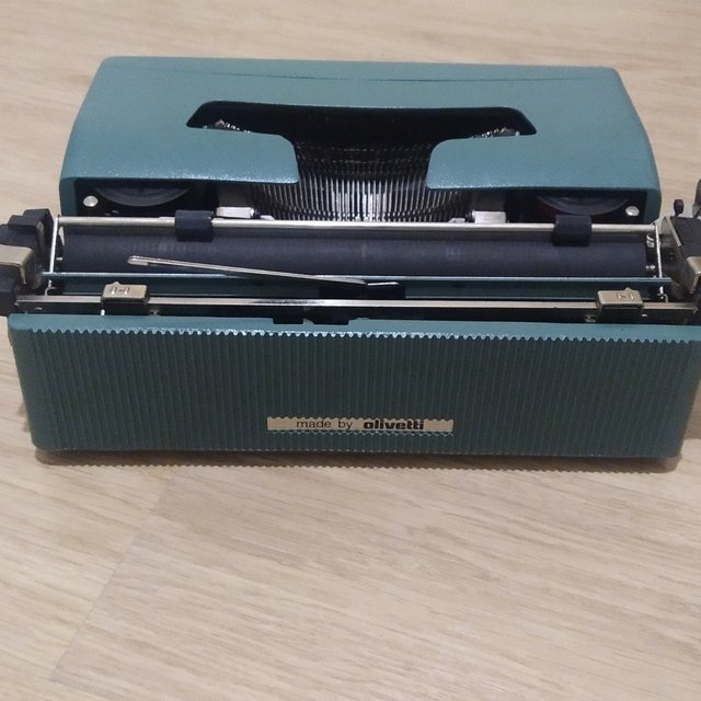 maquina de escribir olivetti lettera 32