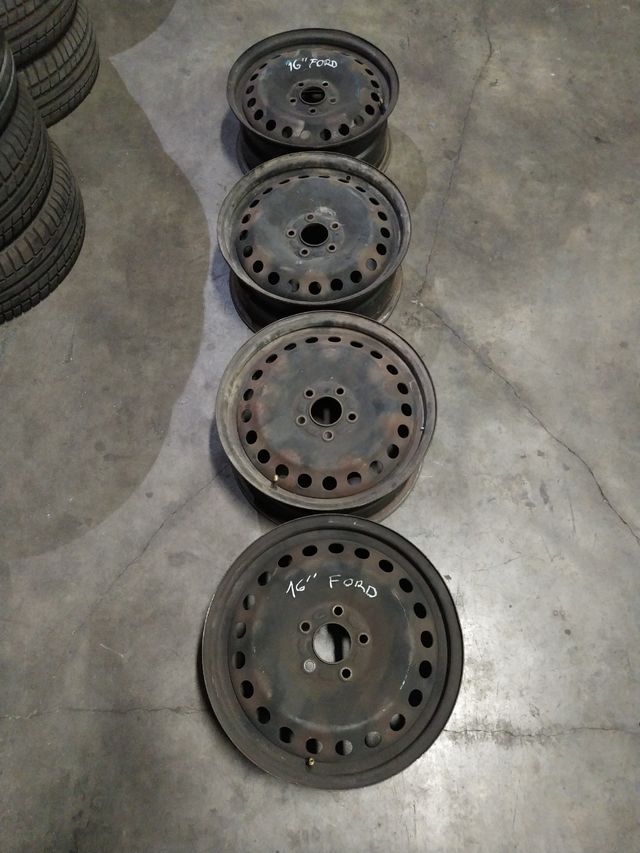 Se venden llantas 16" Ford quedan 2