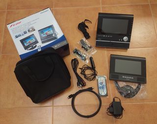 DVD Portatil con dos pantallas. NO FUNCIONA. 