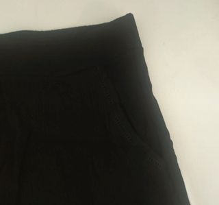 Falda negra larga. 