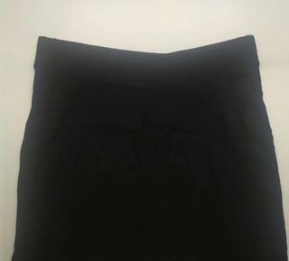 Falda negra larga. 