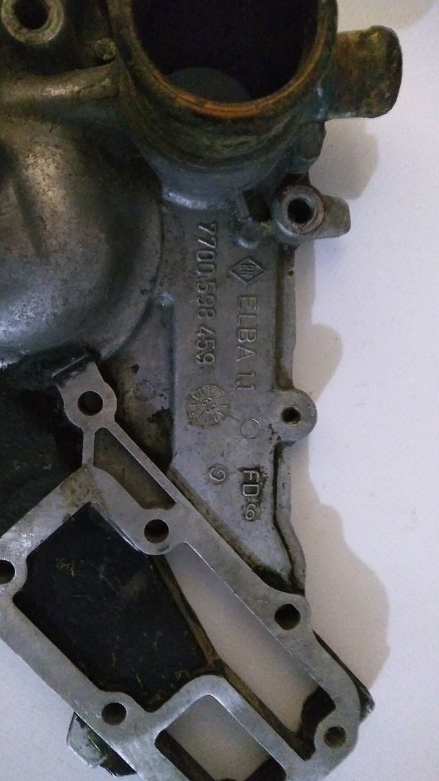 Base contracuerpo bomba agua Renault 770059859