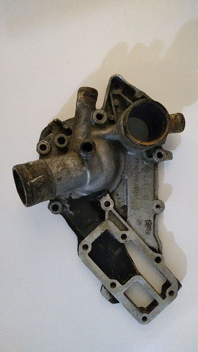 Base contracuerpo bomba agua Renault 770059859