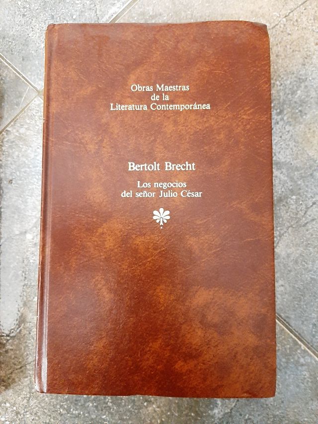 Prenota Gli affari di Giulio Cesare