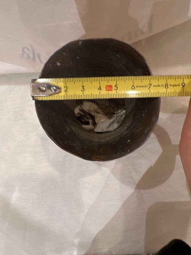 Florero vintage de bronce