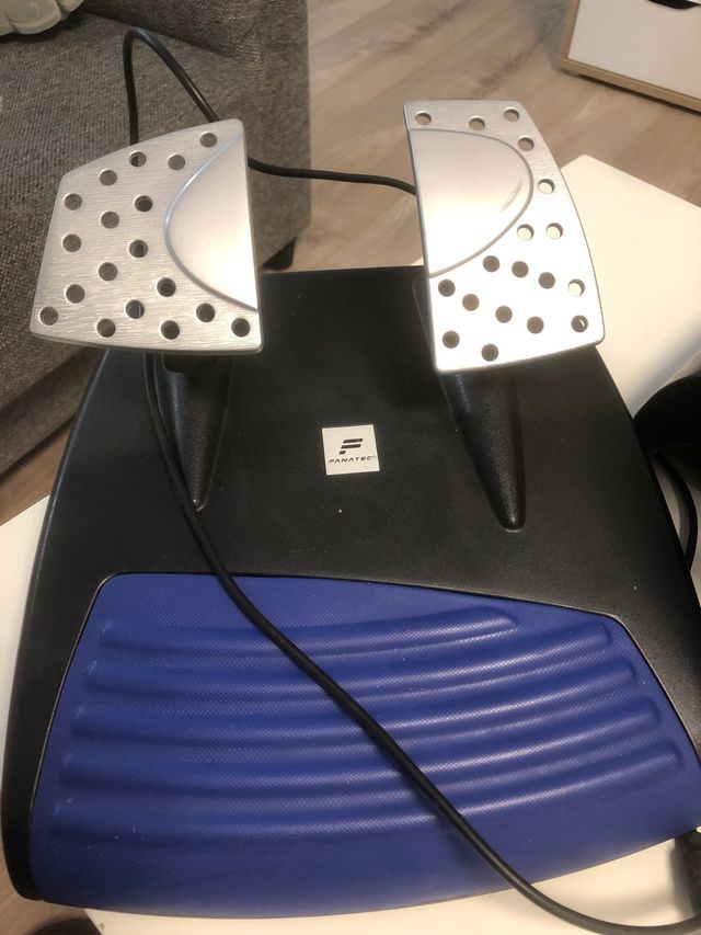 Volante y pedales para play station