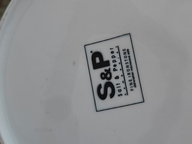 Tetera Inglesa Salt y Pepper en Loza Blanca