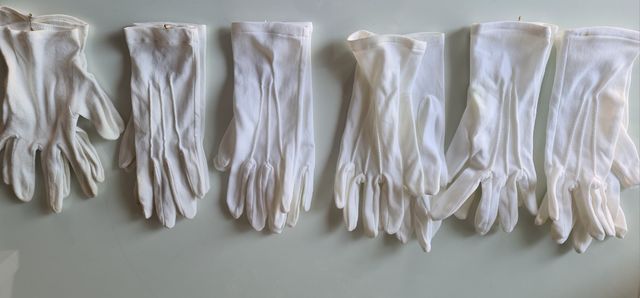 Guantes blancos tela