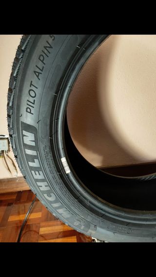 2 neumáticos Michelin Alpin 5