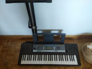 Teclado yamaha - YPT240