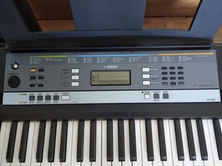 Teclado yamaha - YPT240